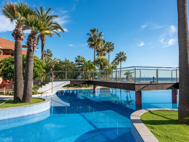 Apartamento en venta en Estepona, Kempinski. Apartamento de 3 dormitorios con vistas al mar impresionantes. Apartamentos.