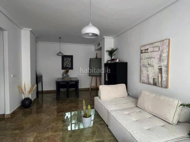 Apartamento en venta en Estepona, La Concha Resina Golf. Luminoso y Acogedor Apartamento de 2 Dormitorios con Terraza y Garaje. Apartamentos.