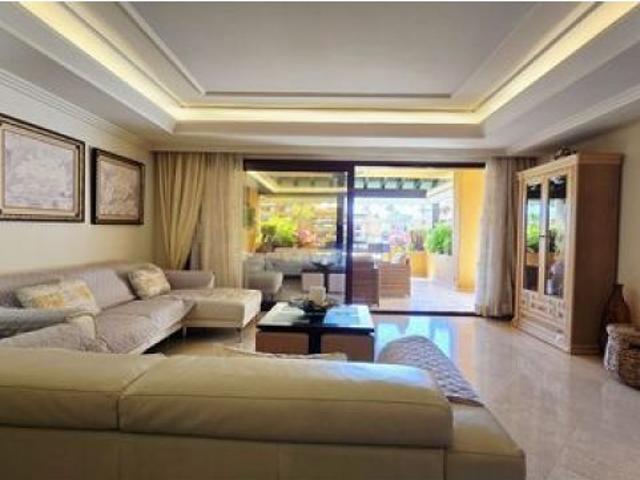 apartamento en Venta en Estepona. LEPV T4680