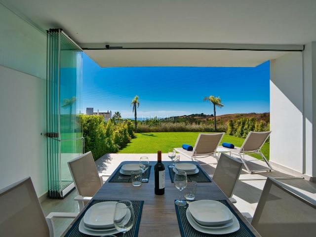 Apartamento en venta en Estepona, Parque Central. Apartamentos.