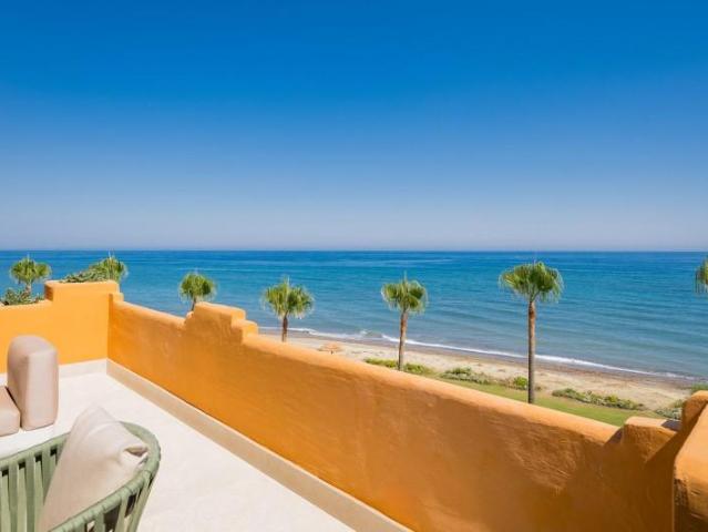 Apartamento en venta en Estepona, Punta Plata