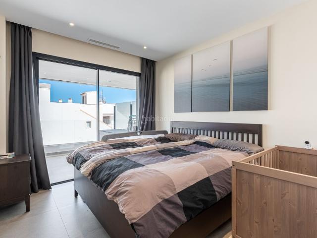 Apartamento en venta en Fuengirola, Castillo Sohail Myramar. Elegancia moderna con vistas al mar y a la montaña en Fuengirola con Licencia turística. Apartamentos.