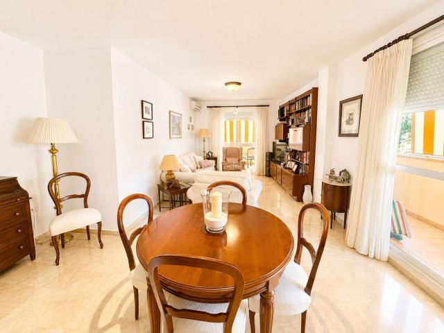 Apartamento en venta en Fuengirola, Centro ciudad. AMPLIO PISO CON 50 m² DE TERRAZAS EN FUENGIROLA CENTRO GARAJE PISCINA. Apartamentos.