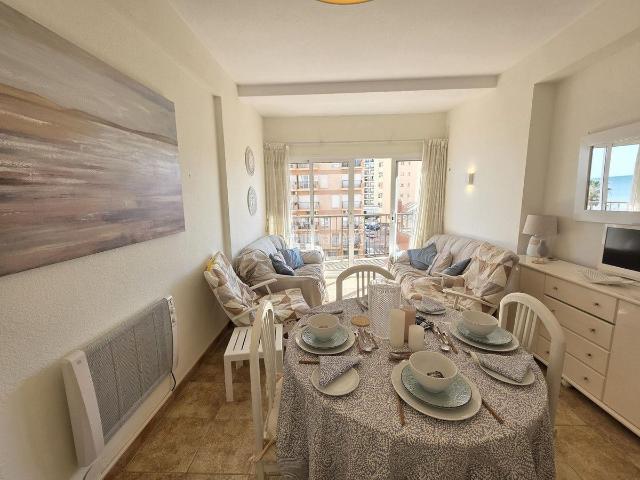 Apartamento en venta en Fuengirola, Centro ciudad. Apartamento en Planta Media de 2 dormitorios en Fuengirola. Apartamentos.