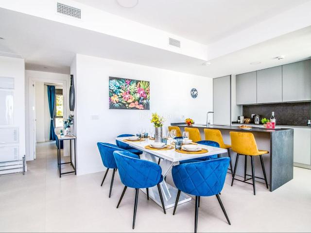 Apartamento en venta en Fuengirola, Centro ciudad. Apartamento en Planta Media de 3 dormitorios en Fuengirola. Apartamentos.