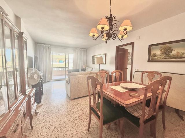 Apartamento en venta en Fuengirola, Centro ciudad. Apartamento en Planta Media de 3 dormitorios en Fuengirola. Apartamentos.