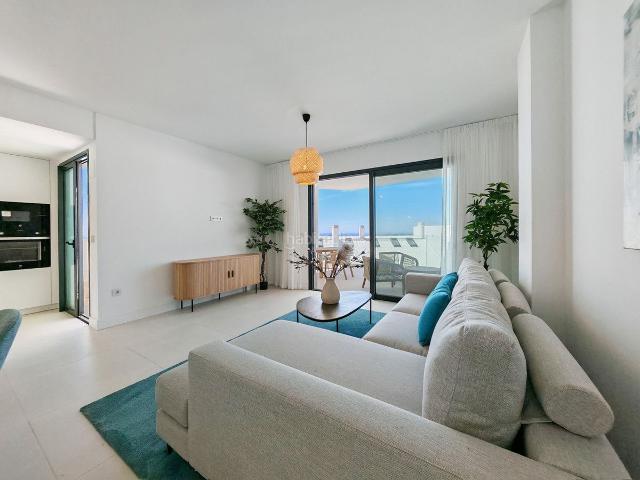 Apartamento en venta en Fuengirola, Centro ciudad. Apartamento en Planta Media de 3 dormitorios en Fuengirola. Apartamentos.