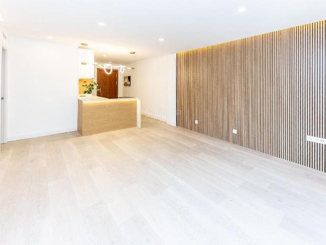 Apartamento en venta en Fuengirola, Centro ciudad. PISO TOTALMENTE REFORMADO DE 3 HABITACIONES Y GARAJE EN EL CENTRO DE FUENGIROLA. Apartamentos.
