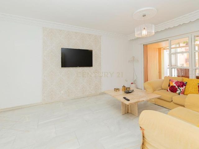 Apartamento en venta en Fuengirola, Centro ciudad. Piso muy bien conectado Fuengirola. Apartamentos.