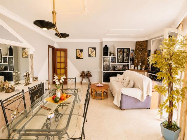 Apartamento en venta en Fuengirola, Centro ciudad. ÚLTIMA PLANTA EN ESQUINA EN FUENGIROLA MUY LUMINOSO GRAN POTENCIAL 349.000. Apartamentos.