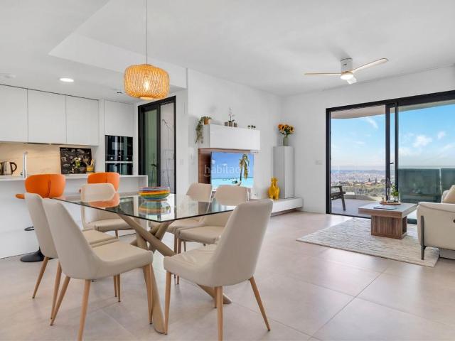 Apartamento en venta en Fuengirola, Las Gaviotas Carvajal. Vistas al Mar + Licencia Turística: Lujo a Estrenar en Lomas del Higuerón Fuengirola Málaga. Apartamentos.