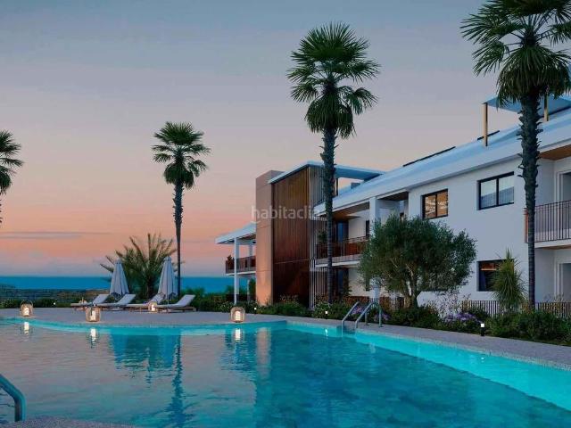 Apartamento en venta en Fuengirola, Las Gaviotas Carvajal. Apartamento de 2 dormitorios y 2 baños con vistas al mar. El Higuerón, Fuengirola. Apartamentos.