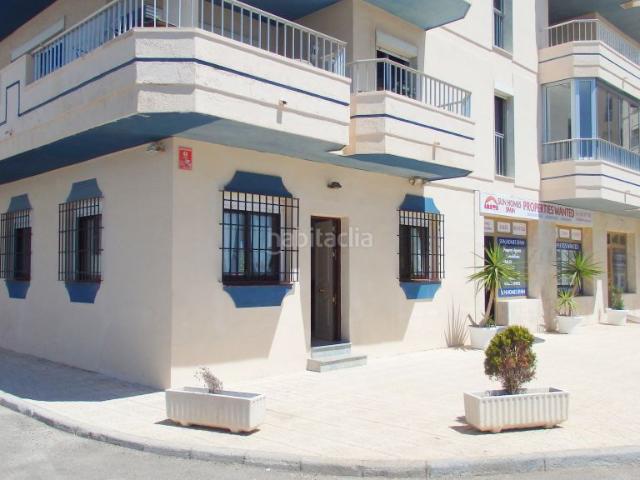 Apartamento en venta en Fuengirola, Las Gaviotas Carvajal. APARTAMENTO REFORMADO EN PRIMERA LÍNEA DE PLAYA EN TORREBLANCA. Apartamentos.