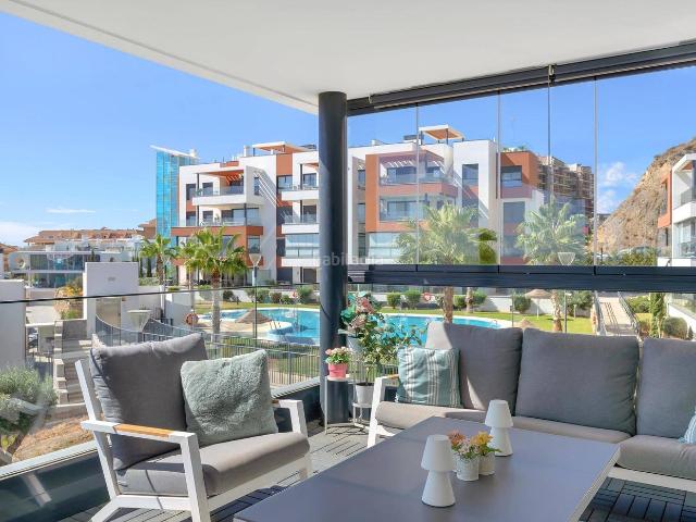 Apartamento en venta en Fuengirola, Las Gaviotas Carvajal. GRAN APARTAMENTO SEMINUEVO CON VISTAS AL MAR EN FUENGIROLA. Apartamentos.