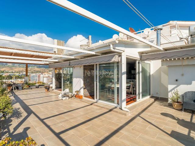 Apartamento en venta en Fuengirola, Los Boliches. Ático de lujo en la planta 14 en Fuengirola Una vista más allá de la imaginación. Apartamentos.