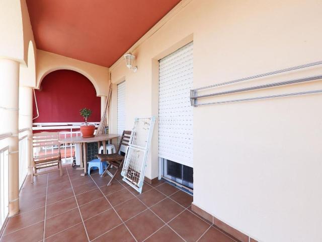 Apartamento en venta en Fuengirola, Los Boliches. Piso familiar en Los Boliches, Costa del Sol a 300m del Paseo Marítimo con piscina. Apartamentos.