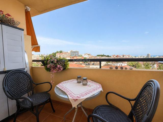 Apartamento en venta en Fuengirola, Los Pacos. Luminoso apartamento con terraza en Los Pacos. Apartamentos.