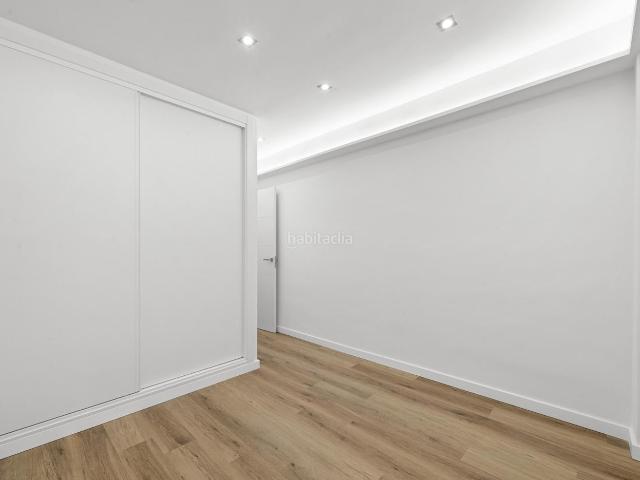 Apartamento en venta en Fuengirola, Puerto Deportivo. Apartamento completamente reformado de 3 dormitorios en el Centro de Fuengirola. Apartamentos.
