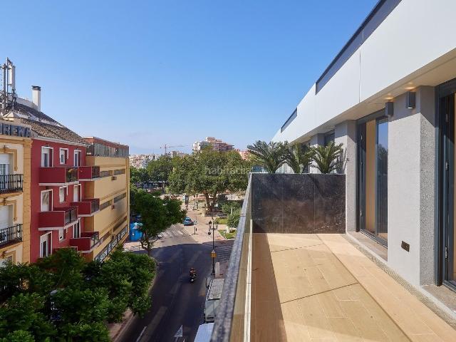 Apartamento en venta en Fuengirola, Puerto Deportivo. Apartamento de lujo de 2 dormitorios y 2 baños en Fuengirola Centro, listo para entrar a vivir!. Apartamentos.