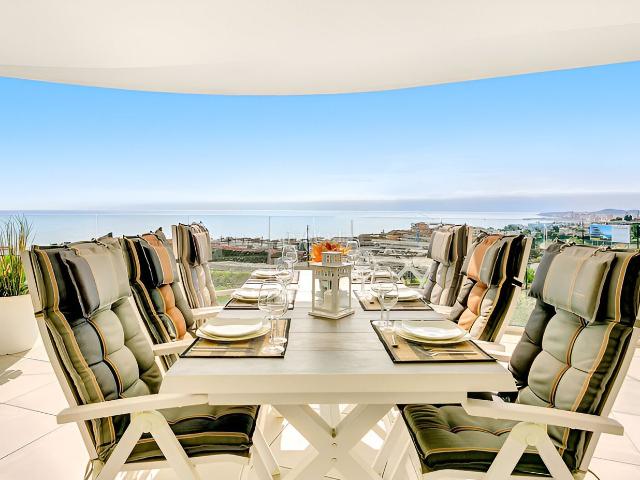 Apartamento en venta en Fuengirola, Puerto Deportivo. Apartamento en planta intermedia en venta en Fuengirola. Apartamentos.