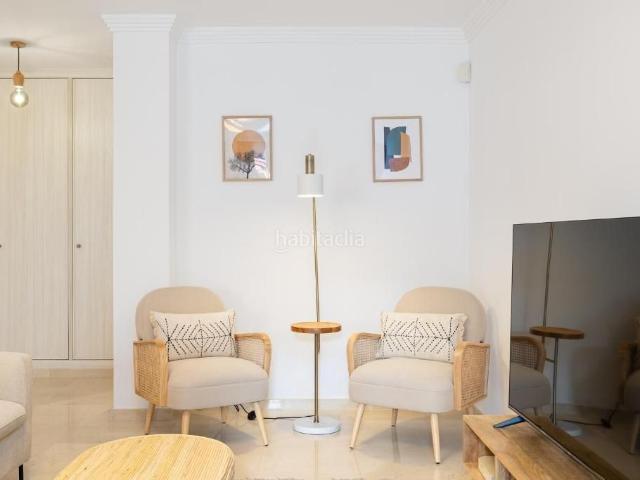 Apartamento en venta en Fuengirola, Puerto Deportivo. Espectacular apartamento reformado y amueblado, con licencia turística, 3 dormitorios y 2 baños. Fuengirola Centro a 3 minutos de. Apartamentos.