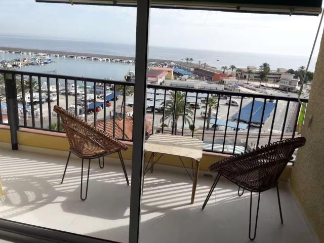 Apartamento en venta en Fuengirola, Puerto Deportivo. Paseo Maritimo de Fuengirola totalmente reformado y con licencia turística. Apartamentos.