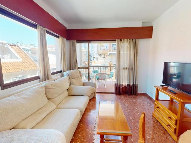 Apartamento en venta en Fuengirola, Puerto Deportivo. Piso en Fuengirola, a solo 100m de la playa!. Apartamentos.