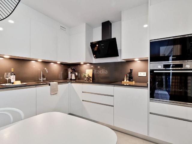 Apartamento en venta en Fuengirola, Playa de los Boliches. Apartamento en Planta Media de 2 dormitorios en Los Boliches. Apartamentos.