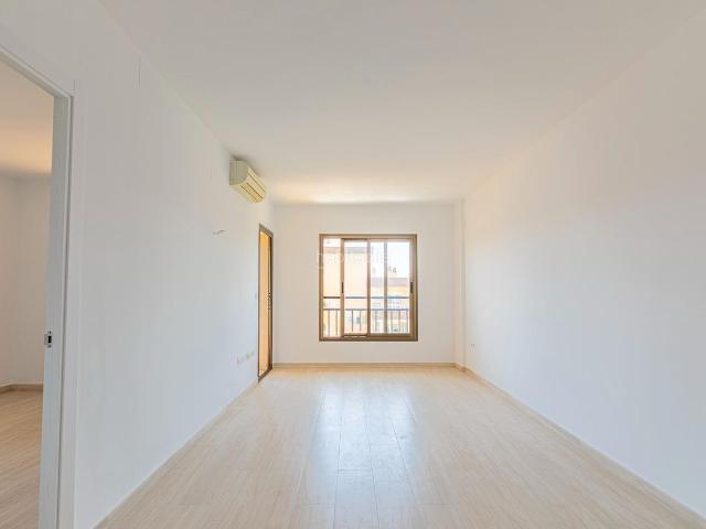 Apartamento en venta en Fuengirola, Playa de los Boliches. Inversión en Primera Linea de Playa. Apartamentos.
