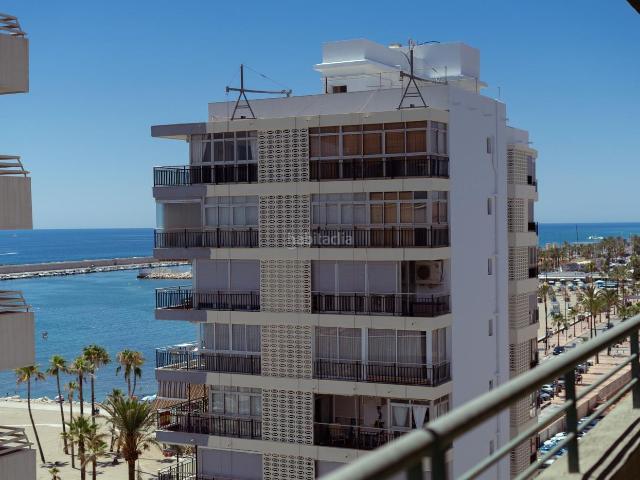 Apartamento en venta en Fuengirola, Playa de los Boliches. River Playa, Fuengirola Espectacular apartamento de 4 dormitorios con garaje y vistas panorámicas al mar y al Puerto Deportivo. Apartamentos.