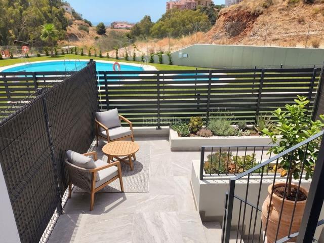 Apartamento en venta en Fuengirola, Torreblanca del Sol. Apartamento nuevo con vistas al mar en Torreblanca, Fuengirola, que incluye jardín privado y estacionamiento. REF A5435719. Apartamentos.