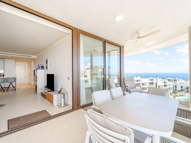 Apartamento en venta en Fuengirola, Torreblanca del Sol. Apartment for sale with stunning sea views and a spacious terrace in El Higuerón FuengirolaAn elegant 2bedroom, 2bathroom apartme.