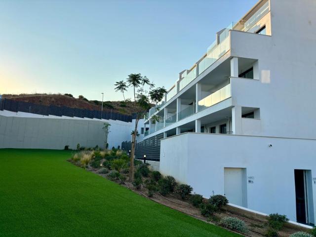 Apartamento en venta en Fuengirola, Torreblanca del Sol. Moderno Apartamento en Fuengirola con Vistas y Amplias Zonas Comunes por 310,000. Apartamentos.
