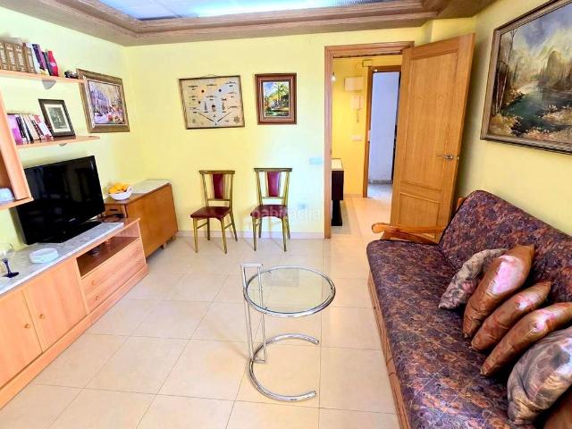 Apartamento en venta en Gandia, Grau de Gandía Marenys de Rafalcaid. APARTAMENTO EN PLAYA DE GANDIA, ZONA GRAO 3 HABITACIONES, 1 BAÑO REFORMADO, COCINA, GRAN TERRAZA Y GARAJE CERRADO. Apartamentos.