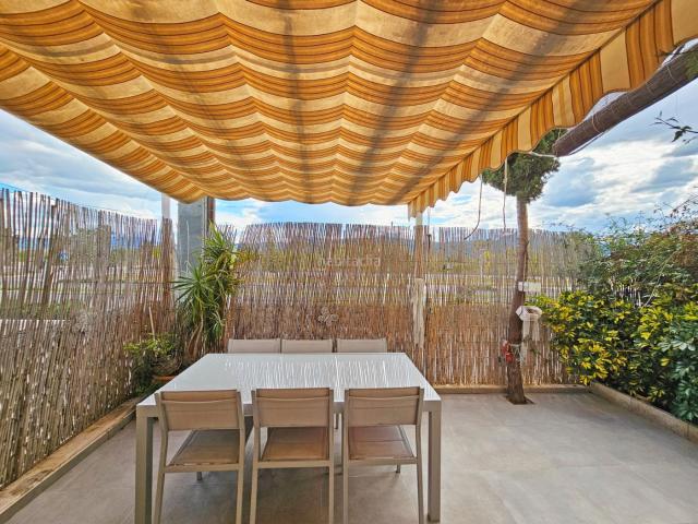 Apartamento en venta en Gandia, Playa de Gandía. AMPLIO APARTAMENTO EN BAJO EN PLAYA DE GANDÍA. Apartamentos.