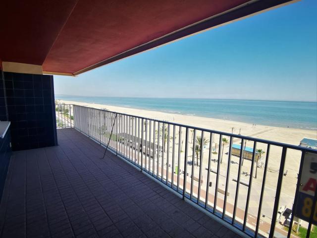 Apartamento en venta en Gandia, Playa de Gandía. APARTAMENTO DE 4 DORMITORIOS SITUADO FRENTE A LA PLAYA DE GANDIA. Apartamentos.