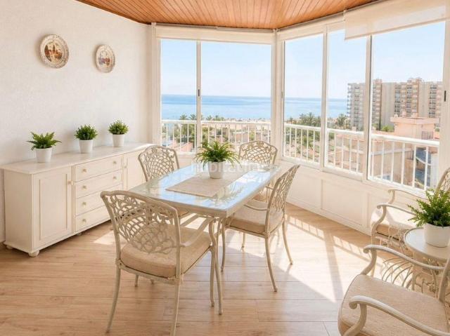 Apartamento en venta en Gandia, Playa de Gandía. Apartamento en segunda linea de playa Gandia con vistas al mar, piscina, pista de tenis y terraza acristalada. Apartamentos.