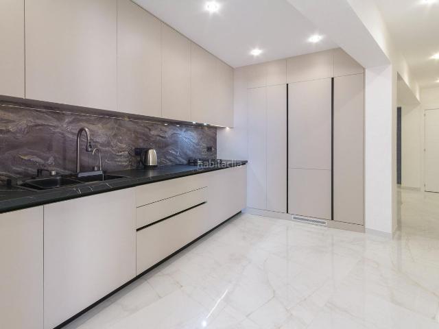 Apartamento en venta en Gandia, Playa de Gandía. Despierta cada día con el Mediterráneo frente a ti Apartamento reformado a 50 metros del mar en Playa de Gandía. Apartamentos.