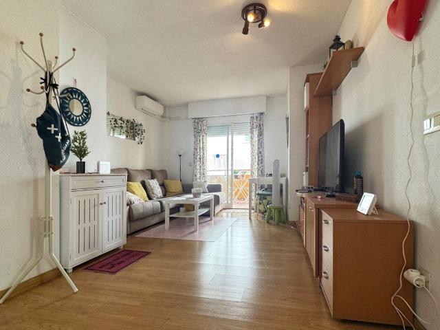 Apartamento en venta en Gandia, Playa de Gandía. Piso reformado a solo 400 metros de la playa de Gandía 2 dormitorios, piscina y trastero. Apartamentos.