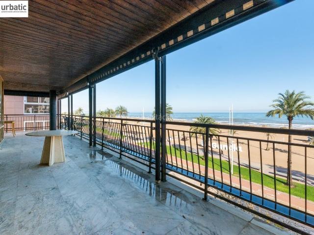 Apartamento en venta en Gandia, Playa de Gandía. TE GUSTARIA VIVIR EN EL MEJOR EDIFICIO DE LA PLAYA DE GANDIA ?. Apartamentos.