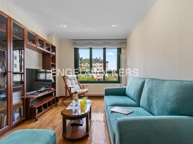 Apartamento en venta en Gijón, Viesques. Bonita vivienda con Vista Abierta y Piscina en el Corazón de Viesques. Apartamentos.