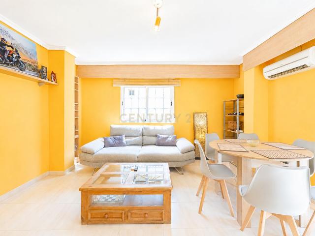 Apartamento en venta en Gilet. Piso reformado y listo para entrar a vivir en Gilet, a solo 30 minutos de Valencia. Apartamentos.