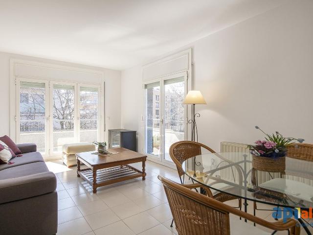 Apartamento en venta en Girona, La Devesa. Atractivo piso con terraza en la zona de la Devesa de Girona. Apartamentos.