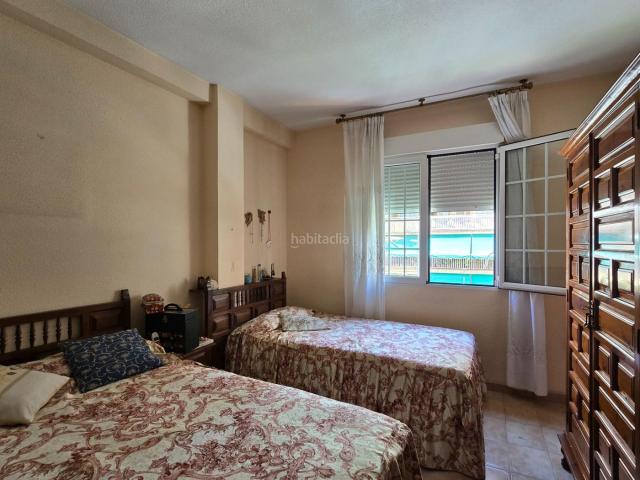 Piso en venta en Granada, Barrio de Zaidín. Piso con ascensor y balcón calle Palencia, rodeado de todos los servicios. Pisos.