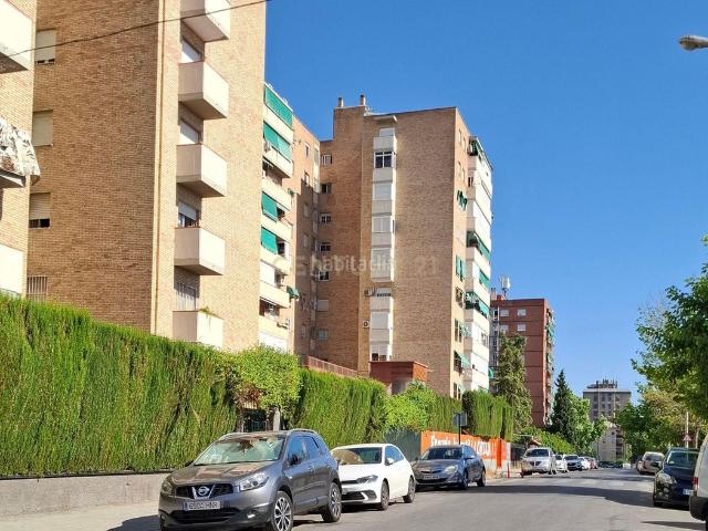 Apartamento en venta en Granada, Cartuja. Piso en cartuja PERFECTO PARA INVERSION. Apartamentos.