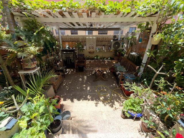 Apartamento en venta en Granadilla de Abona, El Médano. Planta baja con terraza acristalada, barbacoa, piscina y dos plazas de garaje a un paso de la playa. Apartamentos Granadilla de.
