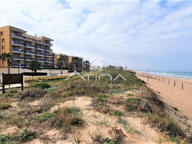 Apartamento en venta en Guardamar. Apartamento con vistas abiertas al mar situado en primera línea de la playa de Guardamar. Apartamentos.