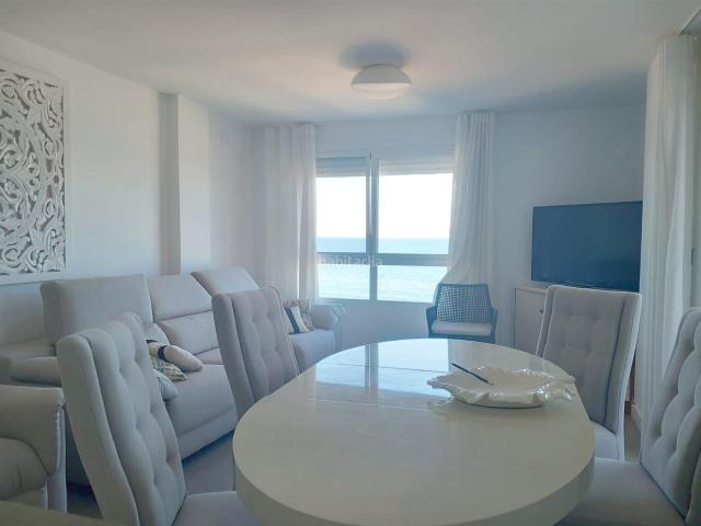 Apartamento en venta en Guardamar del Segura, Guardamar Playa. 4 dormitorios, 3 baños, 2 garajes frente a la playa. Apartamentos Guardamar del.