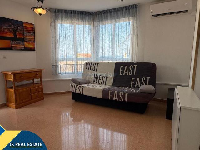 Apartamento en venta en Guardamar del Segura, Guardamar Playa. Apartamento con terraza en la provincia de Alicante, en la localidad de Guardamar del Segura. 2 habitaciones 60 m² 100 metros.