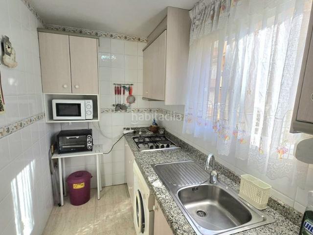 Apartamento en venta en Guardamar del Segura, Las Viñas. Apartamento de tres dormitorios con vistas al mar en Guardamar del Segura, provincia de Alicante, Costa Blanca. Terraza, ascensor.